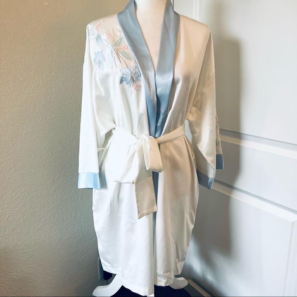 Natori Vintage Satin Embroidered Floral Robe